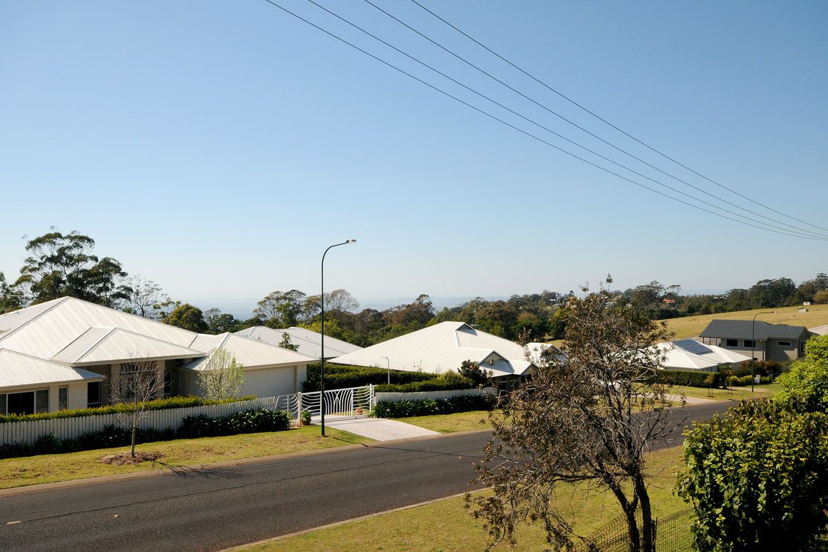 9 Martini Street, MOUNT LOFTY, QLD 4350