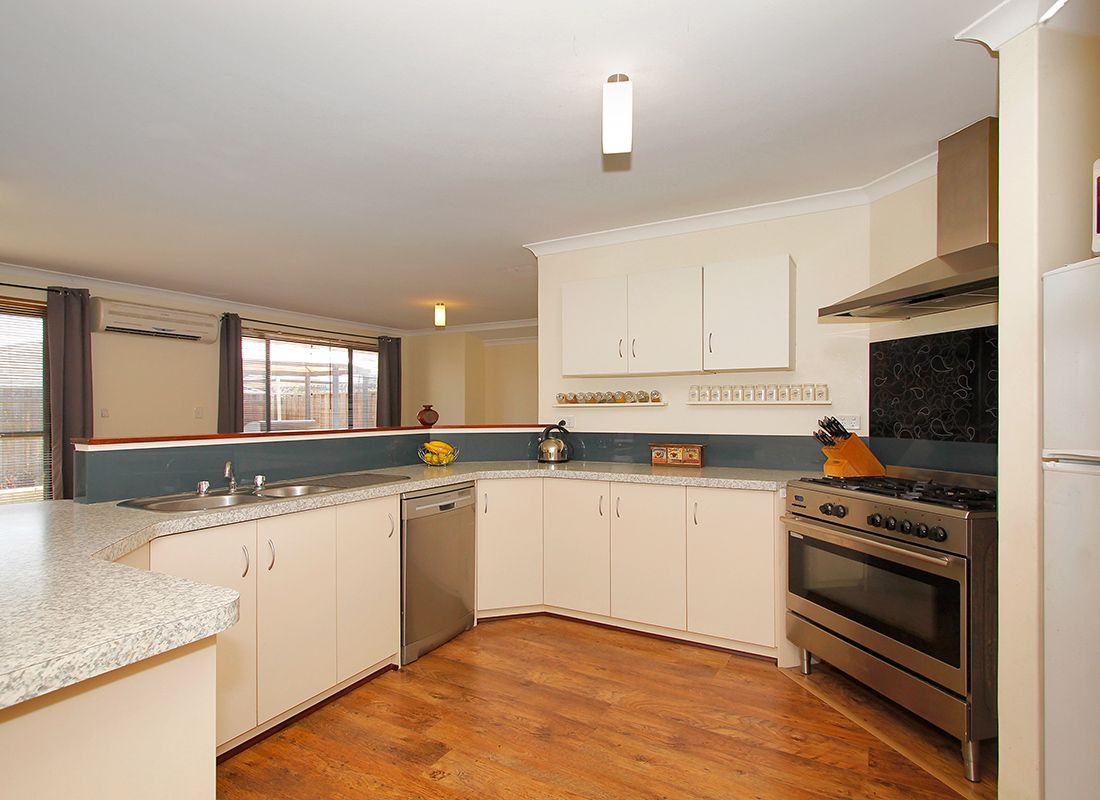 17 Oakhill Heights, ELLENBROOK, WA 6069