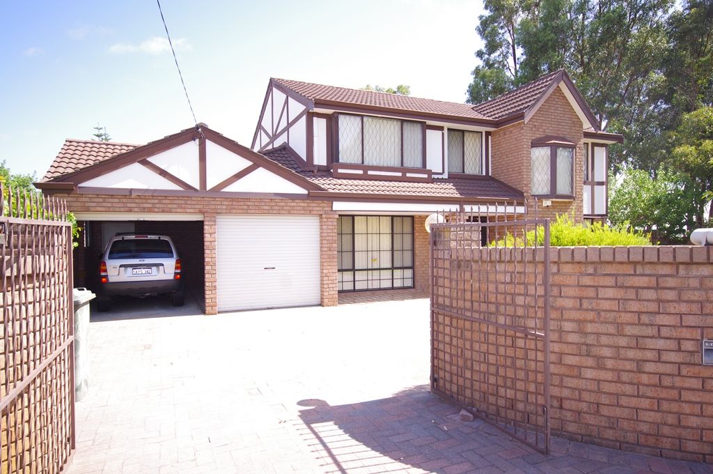 14 Caroline Green, MARANGAROO, WA 6064