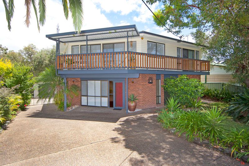 2 Harding Avenue, LAKE MUNMORAH, NSW 2259