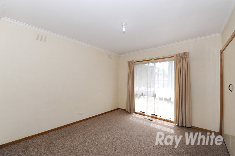 38 Greenaway Drive, FERNTREE GULLY, VIC 3156