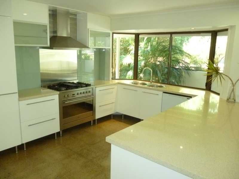 35 Warung Avenue, MAROOCHYDORE, QLD 4558