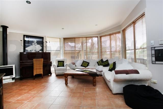 35 Geranium Close, GLENMORE PARK, NSW 2745