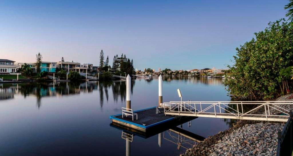 18 Alaska Avenue, BROADBEACH WATERS, QLD 4218