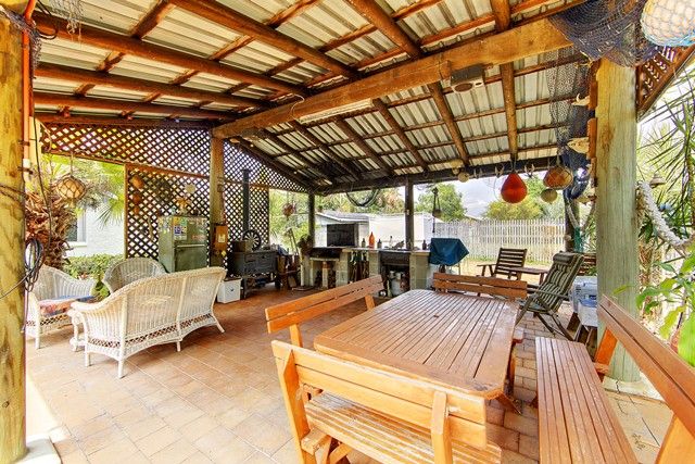 77 Marina Drive, BUSHLAND BEACH QLD 4818