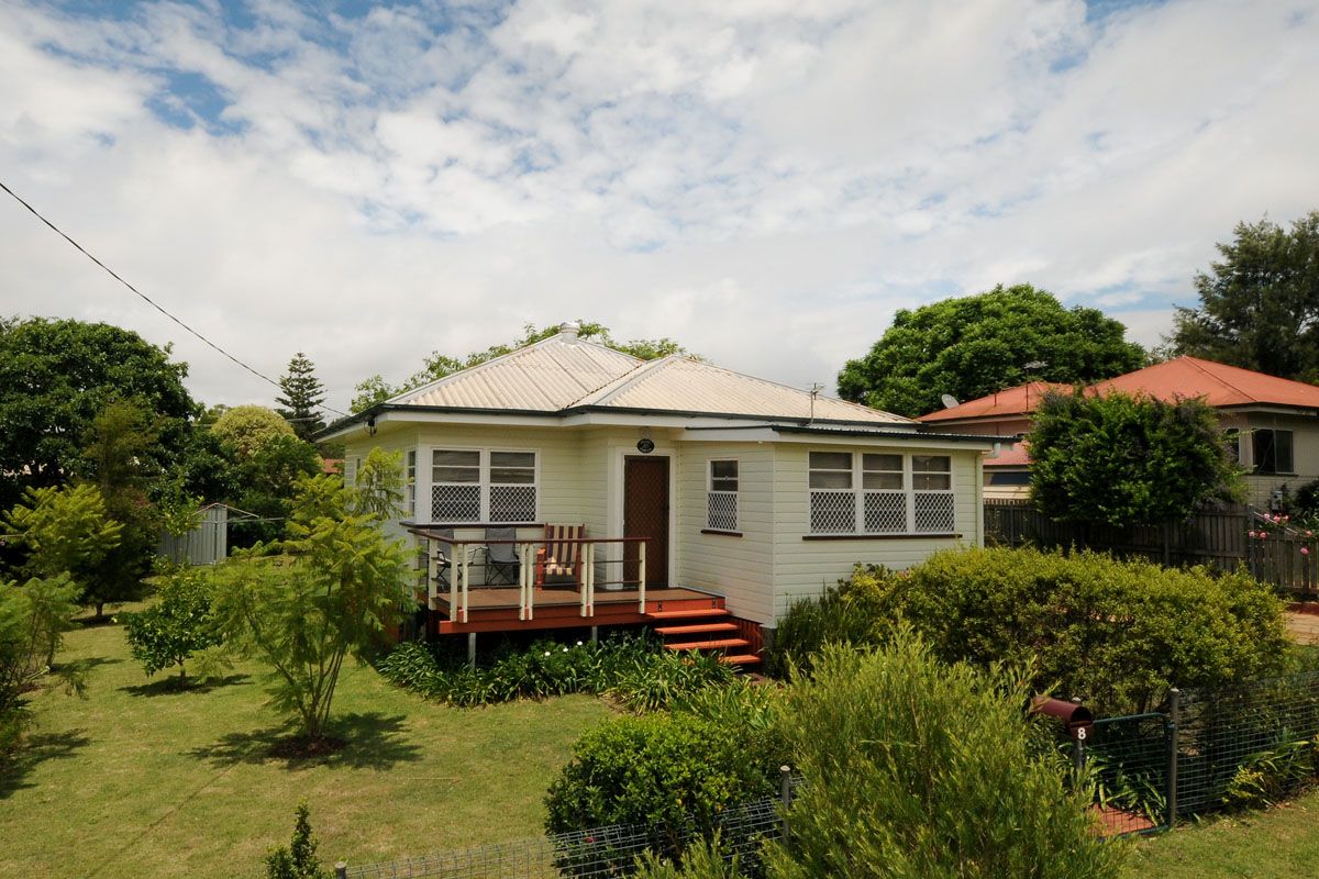 8 Dunkley Street, SOUTH TOOWOOMBA QLD 4350