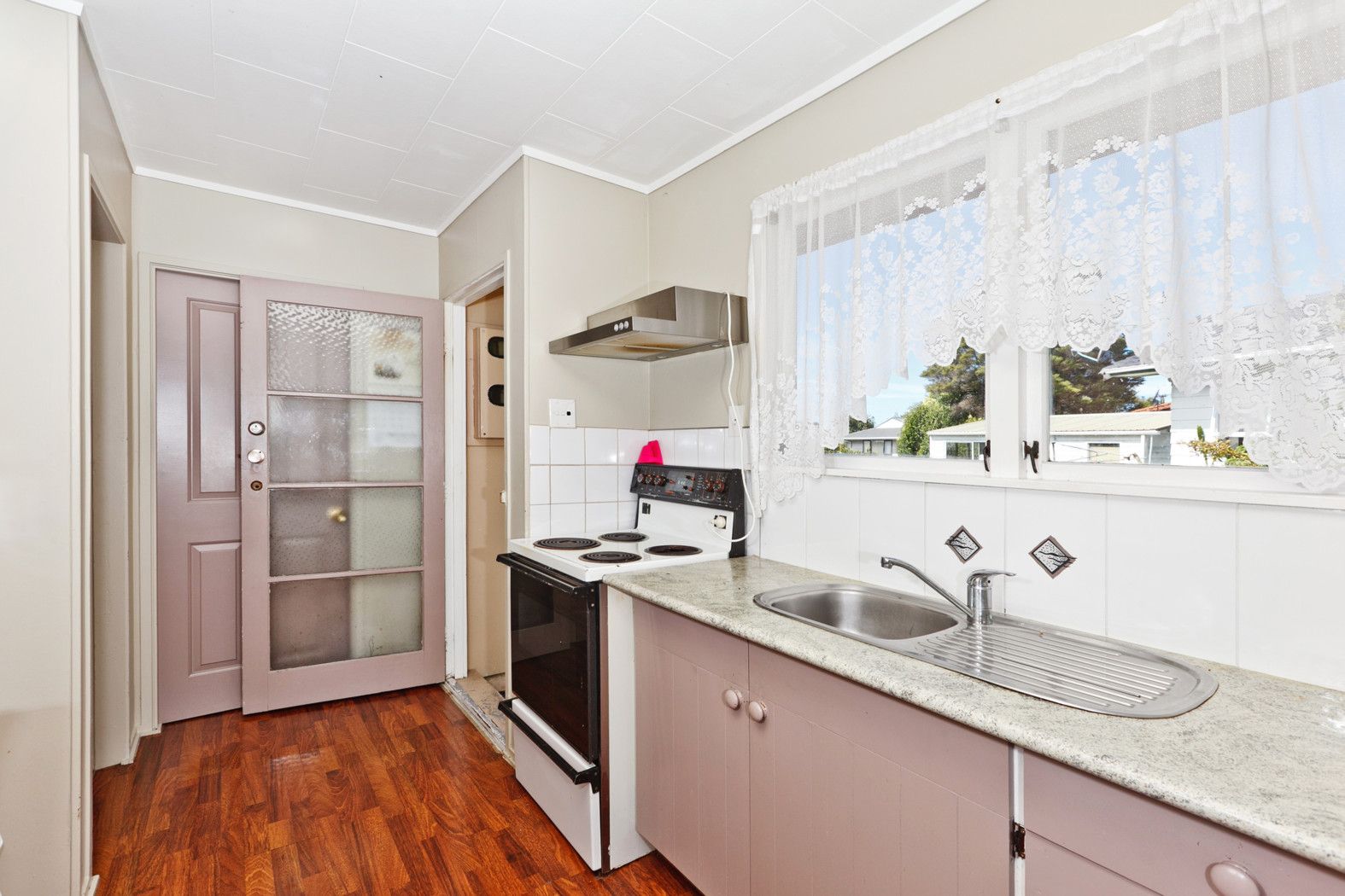 5 Newland Grove, HENDERSON, Waitakere City