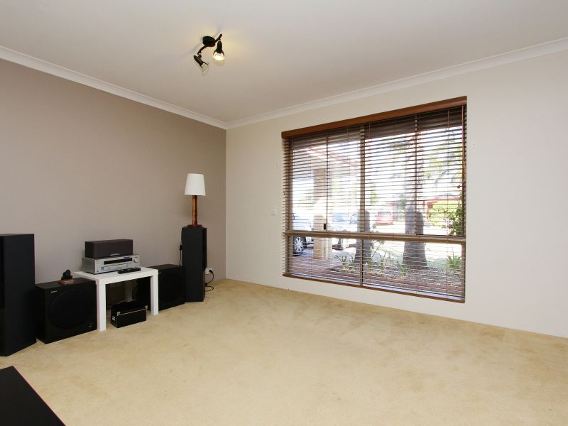 12 Cranberry Way, KENWICK, WA 6107