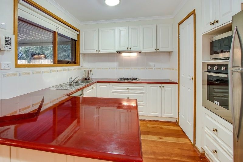 18 Hancock Drive, FERNTREE GULLY, VIC 3156