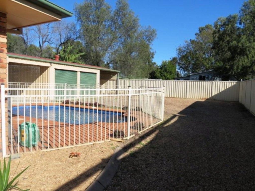 8 Waldby Court, EMERALD, QLD 4720