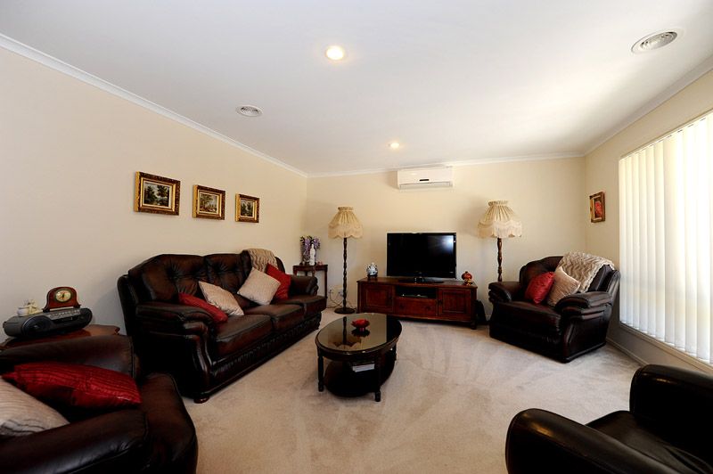 2/10 Francis Crescent, FERNTREE GULLY, VIC 3156