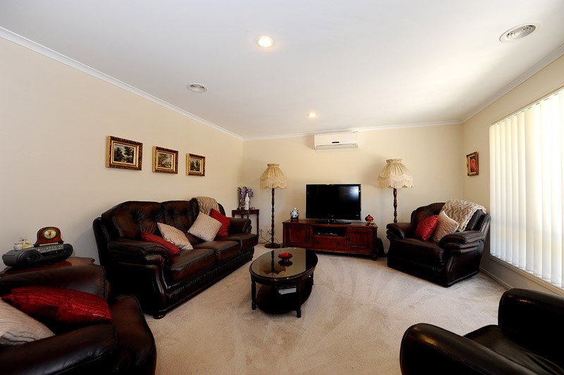 2/10 Francis Crescent, FERNTREE GULLY, VIC 3156