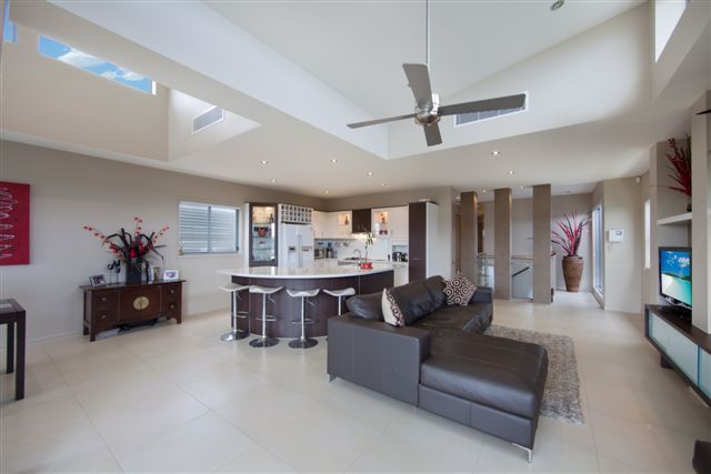 2/5 Whiting Street, LABRADOR, QLD 4215
