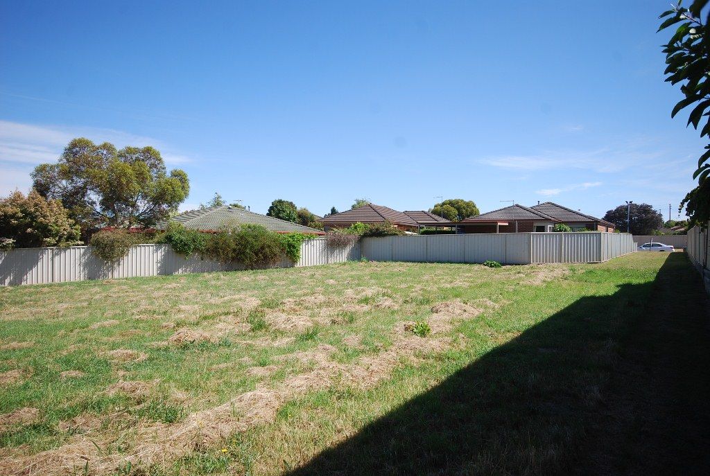 2/14 Golfview Drive, INVERMAY PARK, VIC 3350