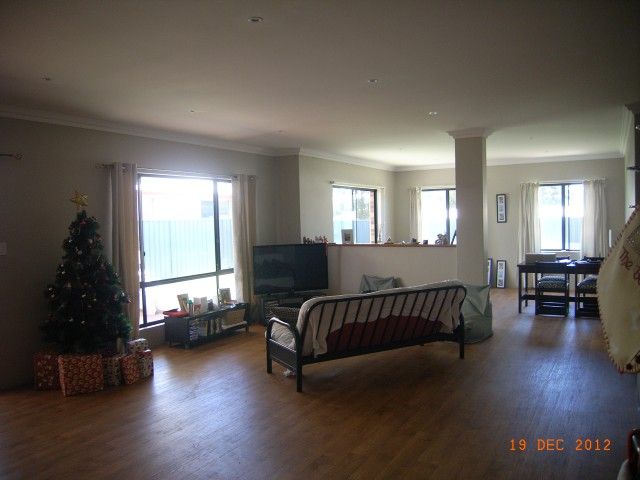 17 Mason Crescent, PORT DENISON, WA 6525