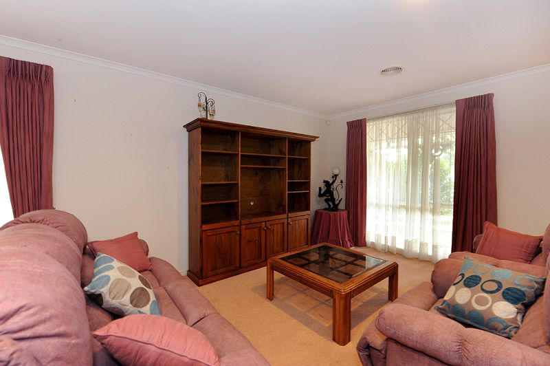 18 Renown Street, FERNTREE GULLY, VIC 3156