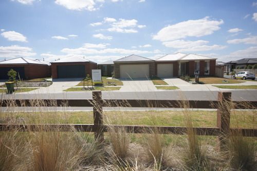 33 Currawong Crescent, PAKENHAM, VIC 3810