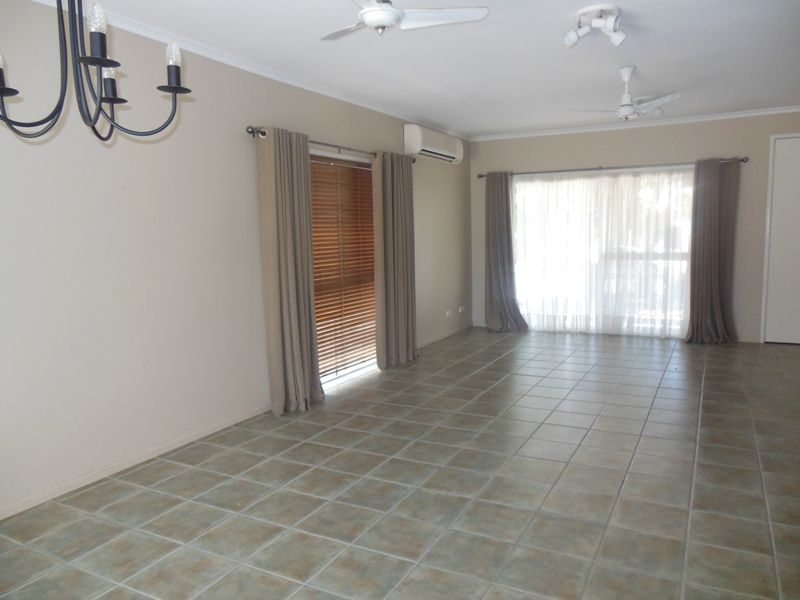 15 Dawn Crescent, EMERALD, QLD 4720