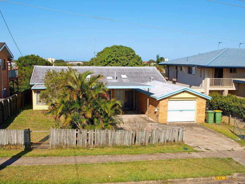 17 Ashbourne Terrace, BIGGERA WATERS QLD 4216