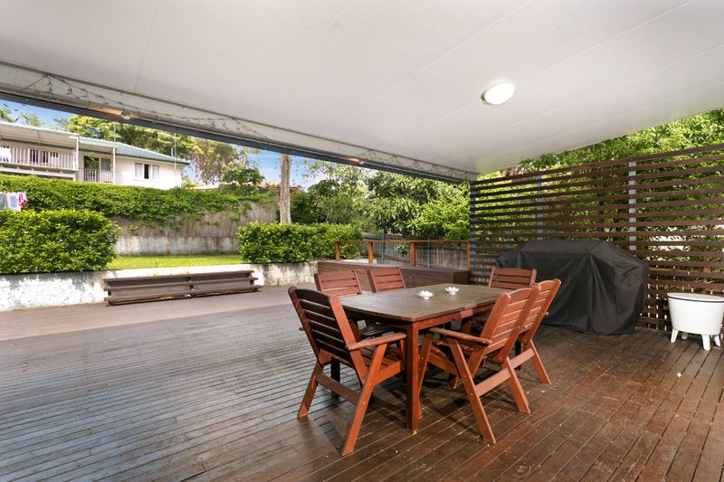 7 Nealdon Street, Holland Park, QLD 4121