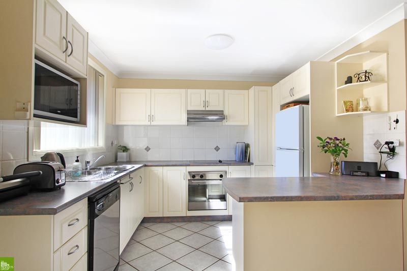 2/4 Cathie Close, FLINDERS, NSW 2529