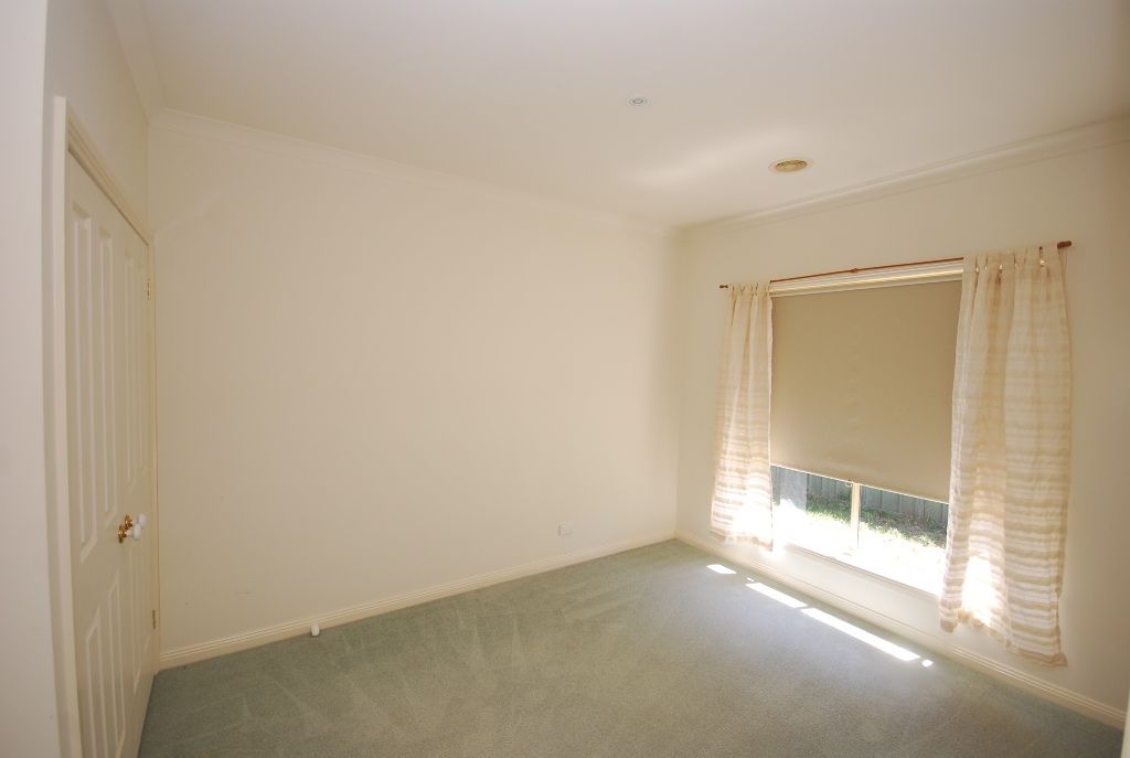 19 St Clare Avenue, LAKE GARDENS, VIC 3355