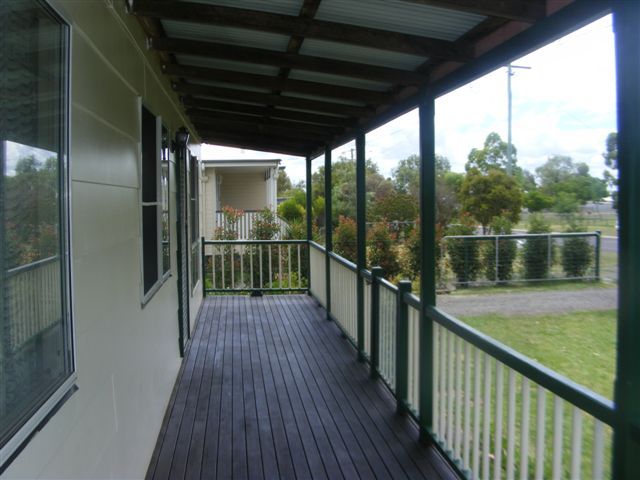 10 Queen Street, KINGSTHORPE, QLD 4400