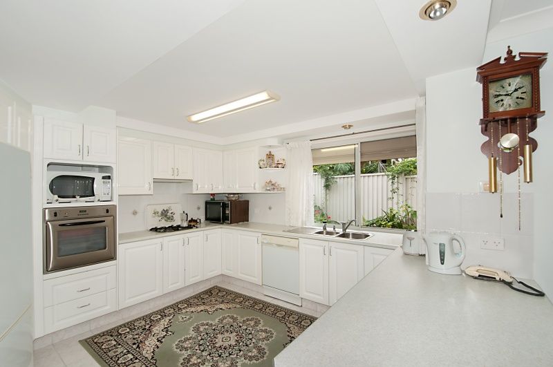 11 Cooper Parade, SOUTHPORT, QLD 4215