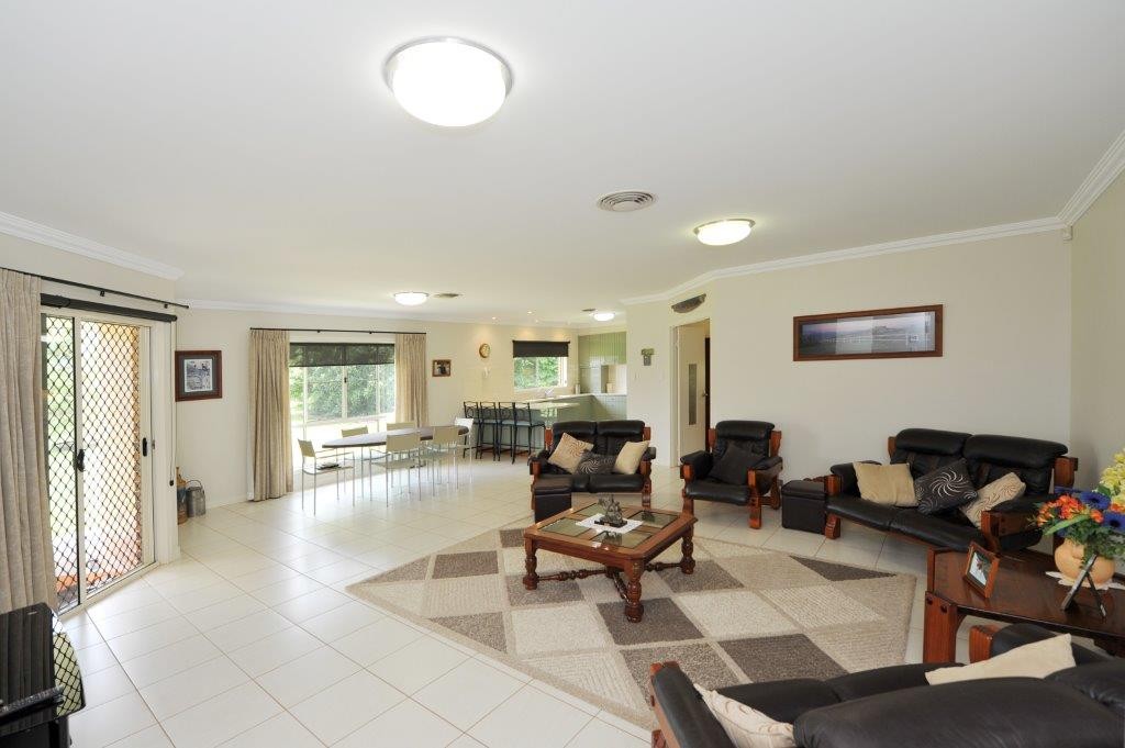 54 Palmer Drive, HIGHFIELDS, QLD 4352
