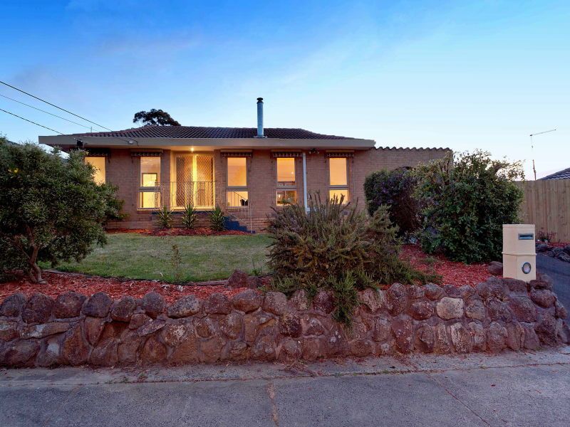 24 Gretana Crescent, FRANKSTON VIC 3199