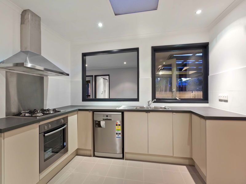 24 Gretana Crescent, FRANKSTON, VIC 3199