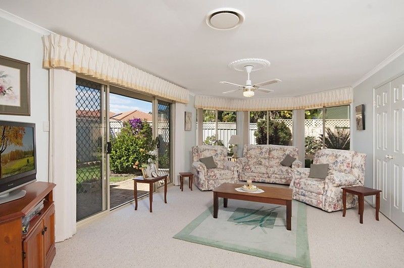 4 Edgewater Close, YAMBA, NSW 2464