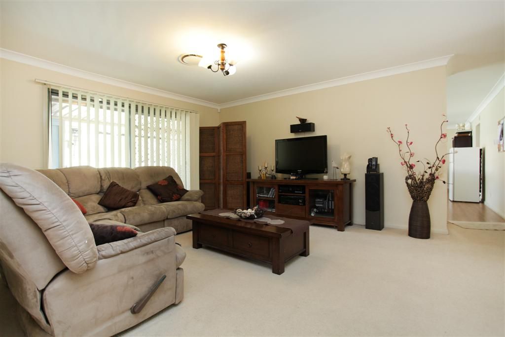 6 Carnoustie Place, GLENMORE PARK, NSW 2745
