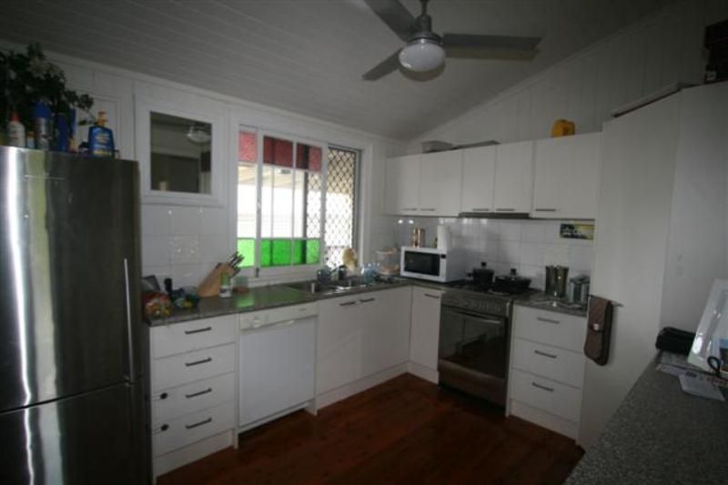 35 Palm Avenue, SANDGATE, QLD 4017