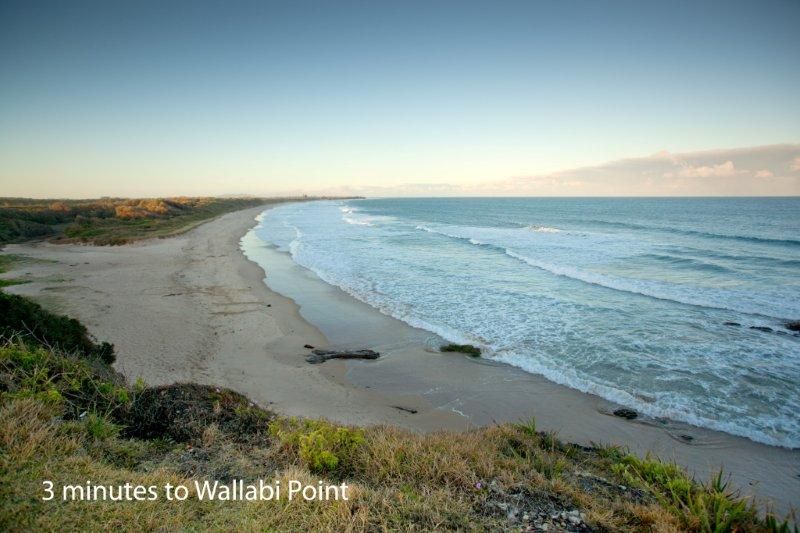 15 Peets Avenue, WALLABI POINT, NSW 2430