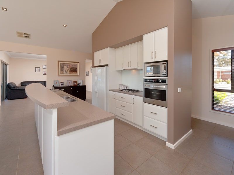 1 William Place, HOWLONG, NSW 2643