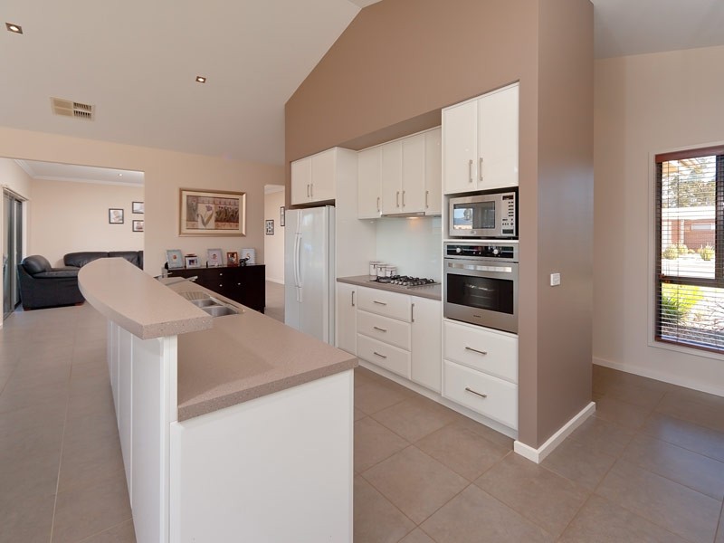 1 William Place, HOWLONG, NSW 2643
