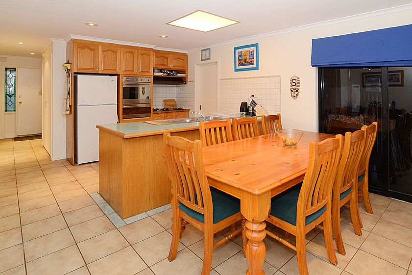 10 Newcombe Court, MILL PARK, VIC 3082