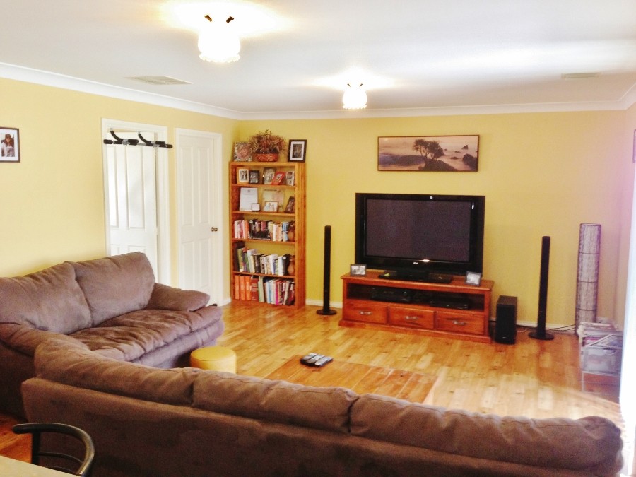 2 Pineview Circuit, YOUNG, NSW 2594