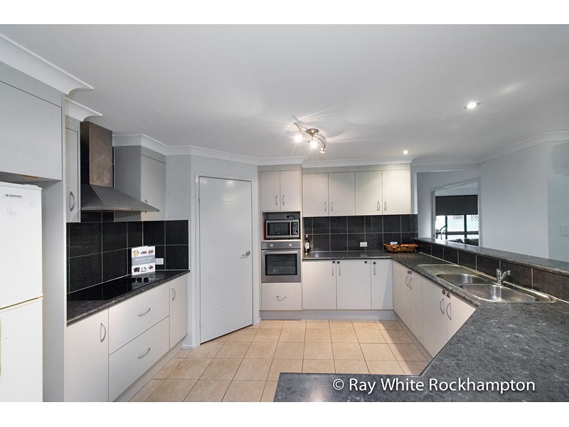 8 Mitchell Court, Gracemere, QLD 4702