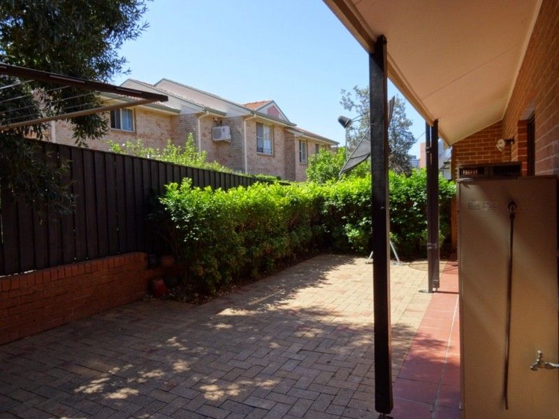 2/98 Woniora Road, HURSTVILLE, NSW 2220