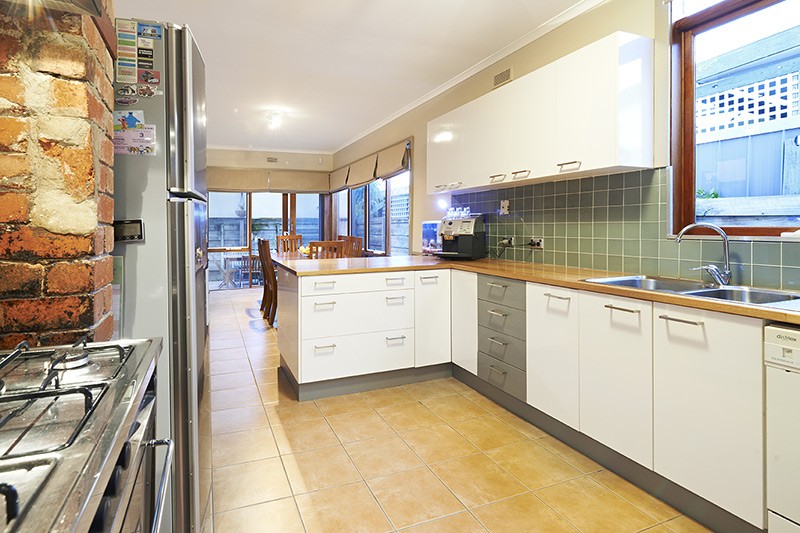 16 Mora Avenue, OAKLEIGH, VIC 3166