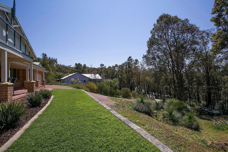35 Palmateer Drive, CARMEL, WA 6076