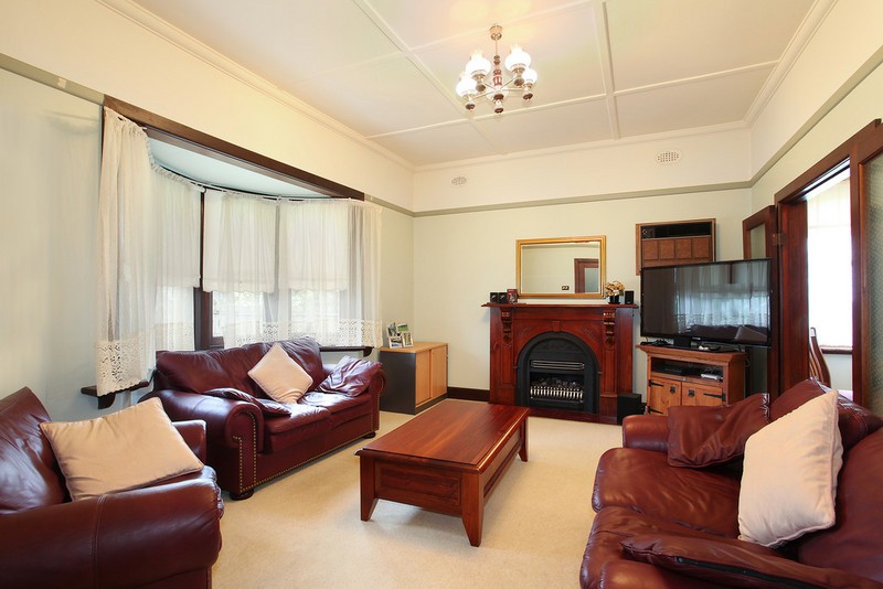 44 Eleebana Avenue, HUGHESDALE, VIC 3166