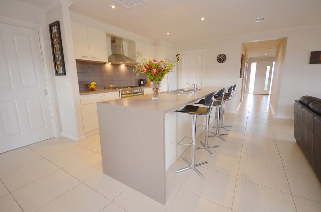 11 Horwood Drive, CANADIAN, VIC 3350