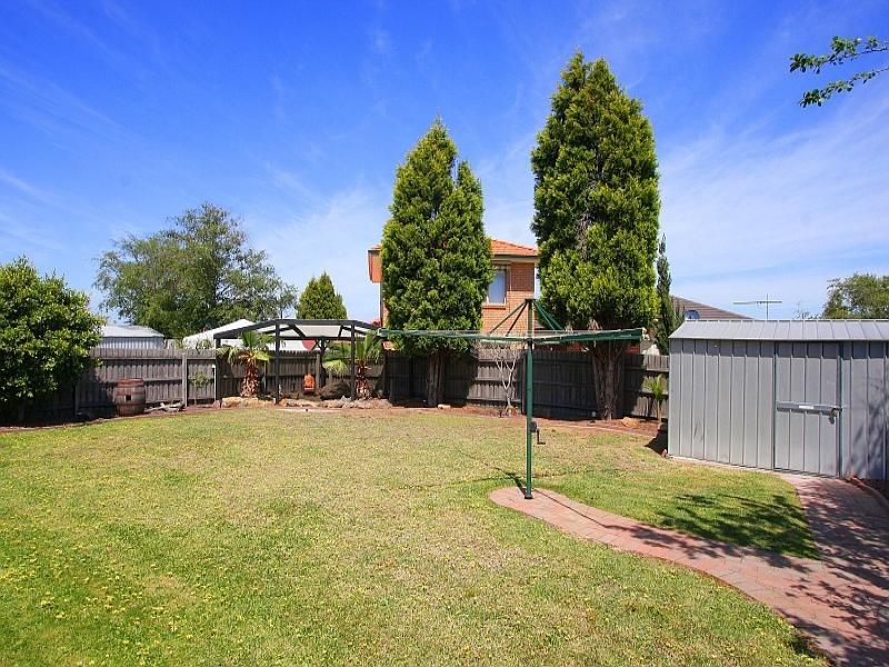 5 Carbon Crescent, MILL PARK, VIC 3082