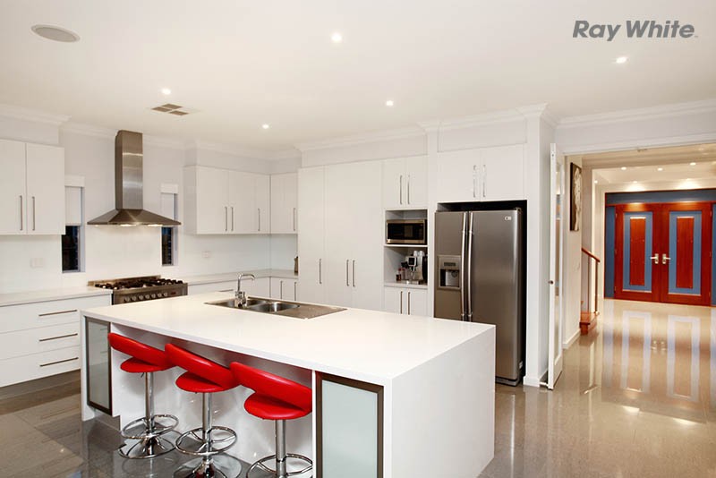 10 Morton Boulevard, TAYLORS HILL, VIC 3037
