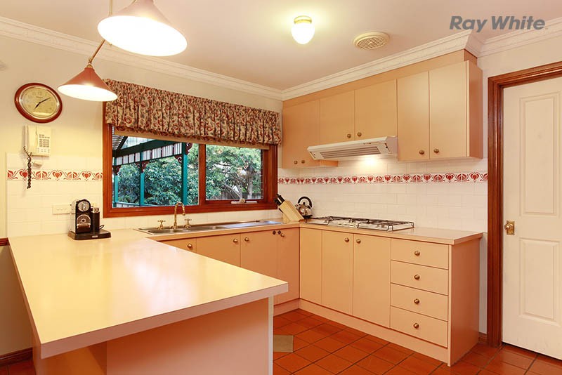 6 Tivoli Court, TAYLORS LAKES, VIC 3038