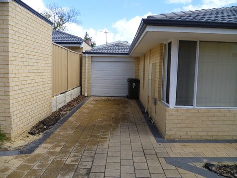 2/17 Robertsbridge Road, NOLLAMARA, WA 6061