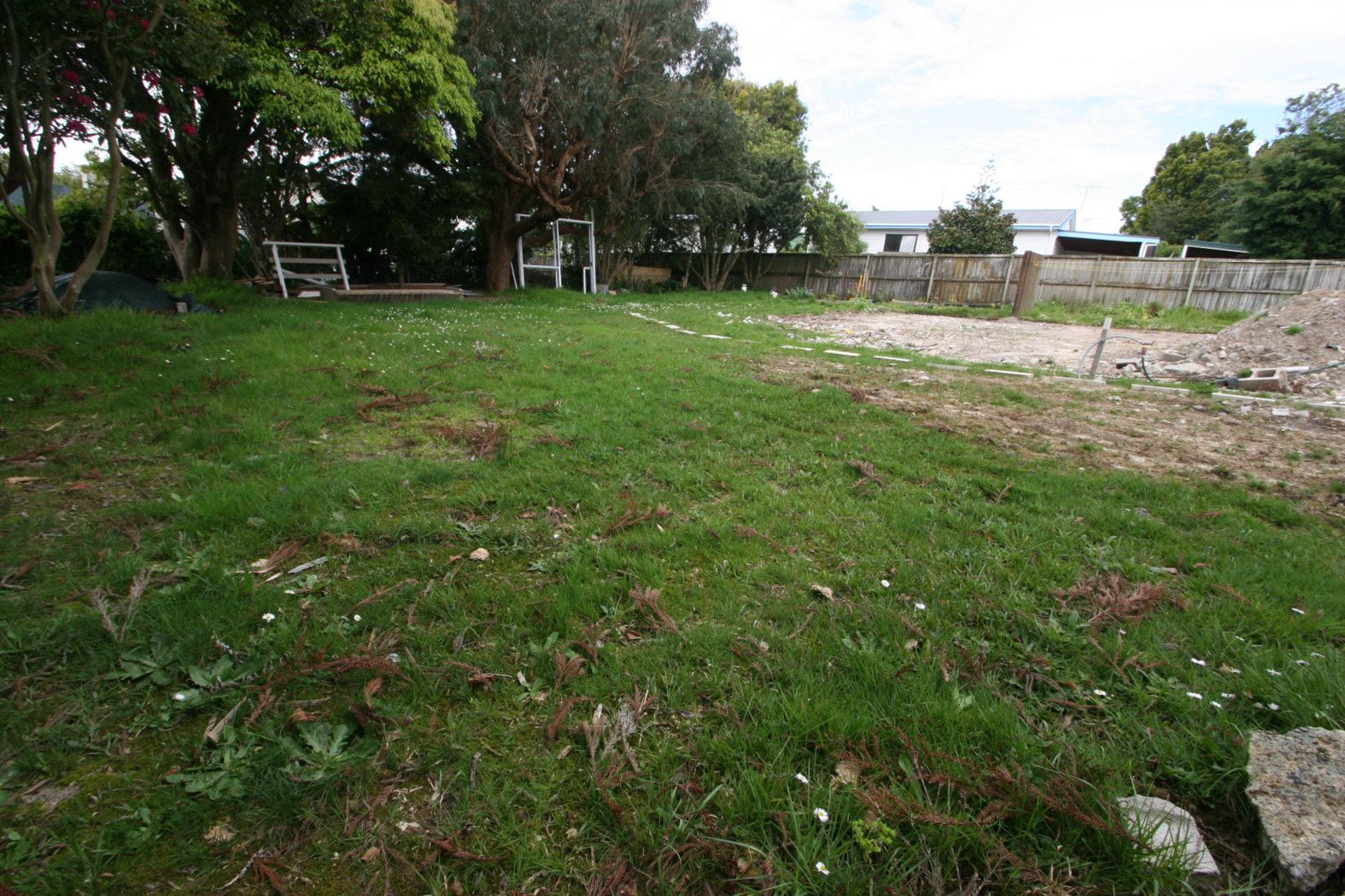 12 Waverley Avenue, GLENFIELD, North Shore City